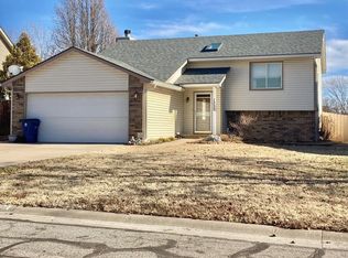 1222 S Stoneybrook Cir, Wichita, KS 67207