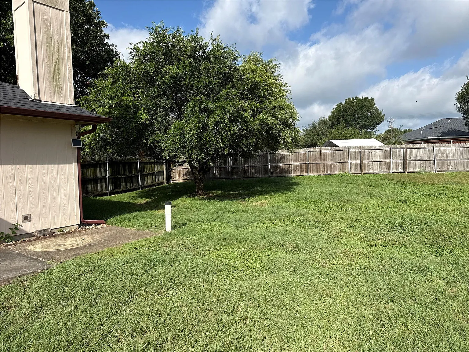 3 bed, 2.0 bath, 1363 sqft, $1,800 — Photo 3