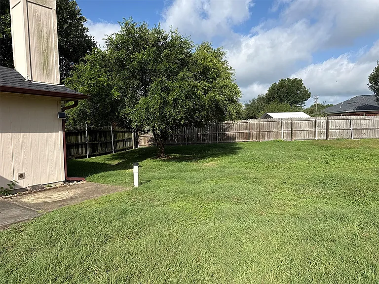 211 Brent Blvd — Photo 3