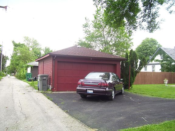 2-car detached garage