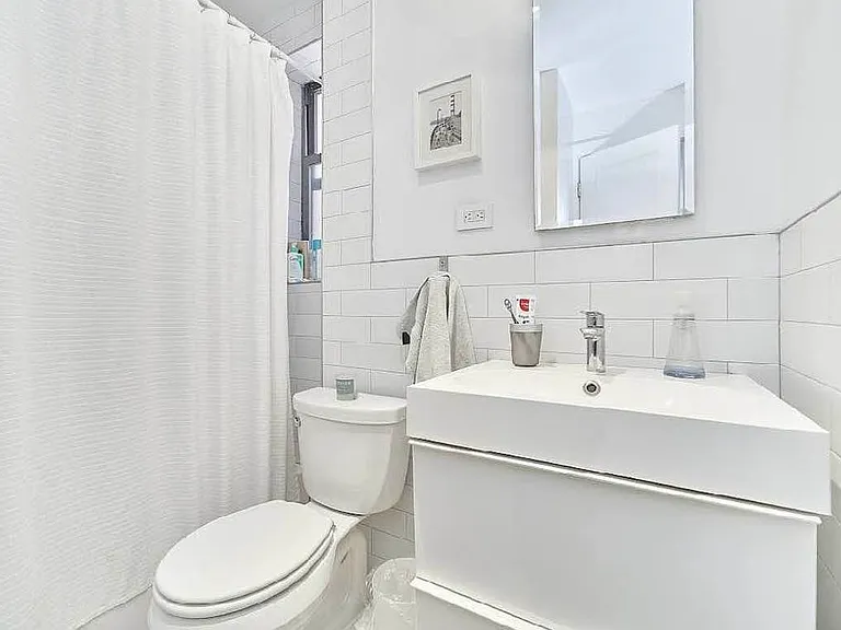 104 E 7th St #13 — Photo 6