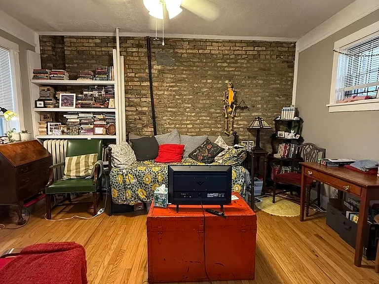 713 W Barry Ave #S2 — Photo 7