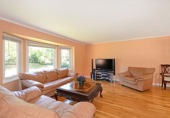 3rd image of 26 Viola Dr