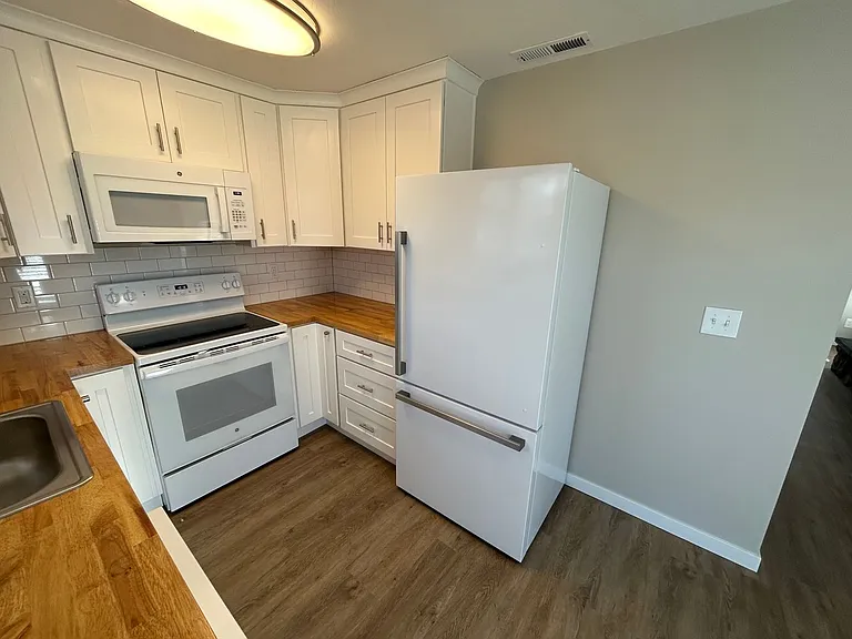 323 East Wabash Avenue — Photo 33
