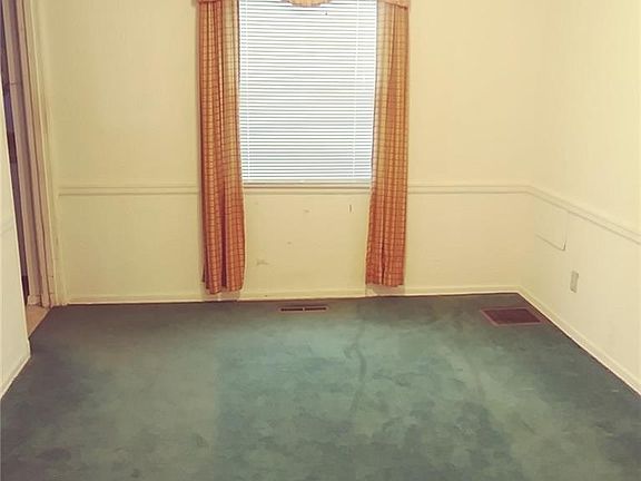 4th image of 4811 Washington Ave SE