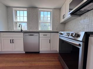27 Pleasant St, Hyannis, MA 02601