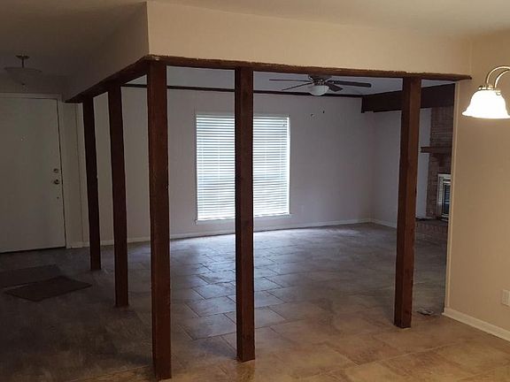 4th image of 1058 Woodshire Cir
