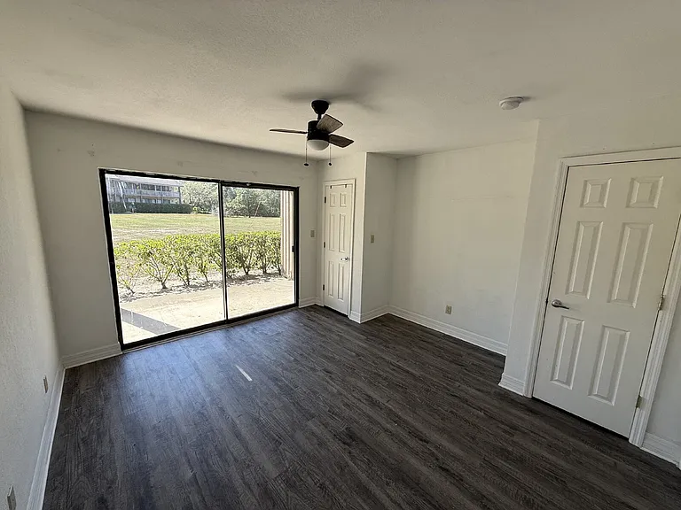 920 Tennis Way — Photo 6
