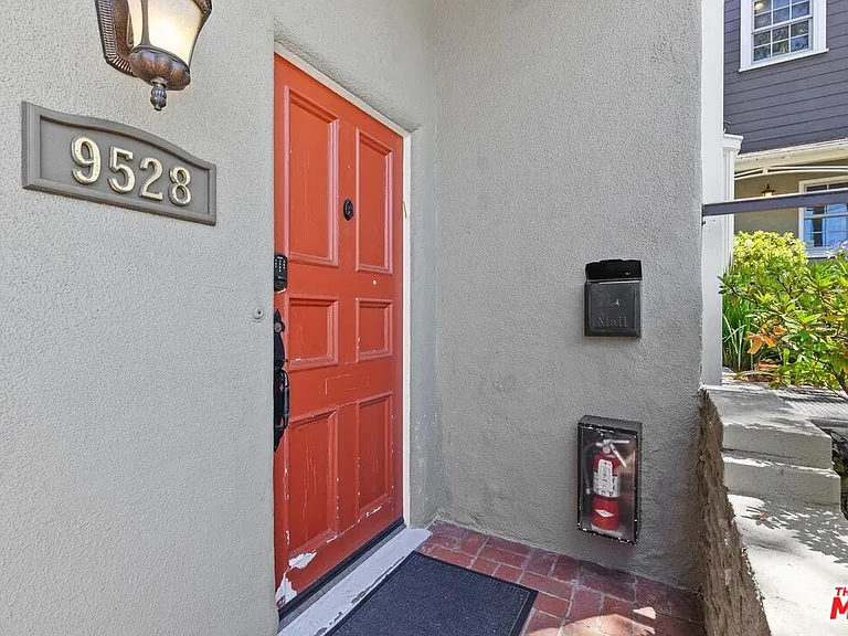9528 W Olympic Blvd — Photo 2