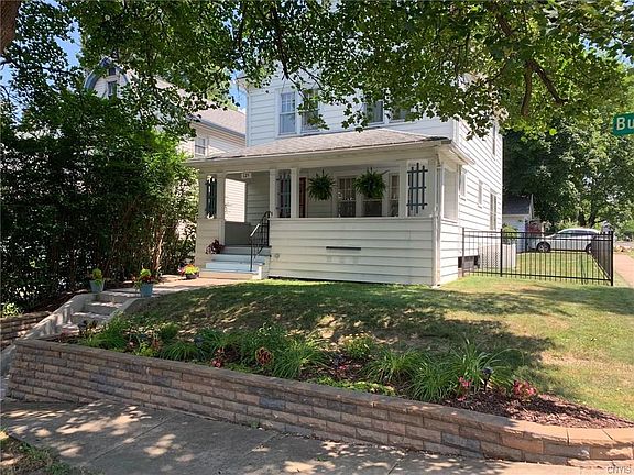 3rd image of 125 Bungalow Ter