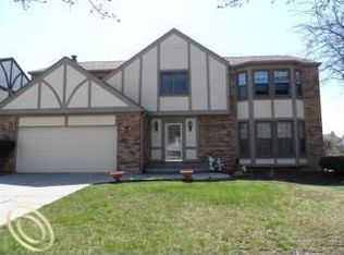 5615 Bayswater Rd, West Bloomfield, MI 48322