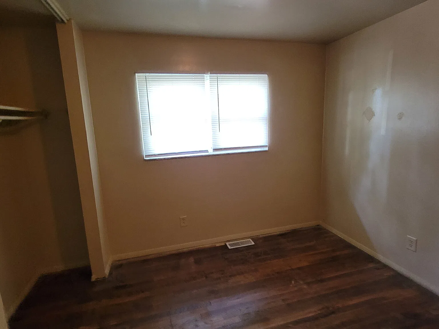 3 bed, 1.0 bath, $995 — Photo 4