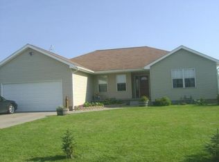 1041 Carl Rd, Mitchell, SD 57301
