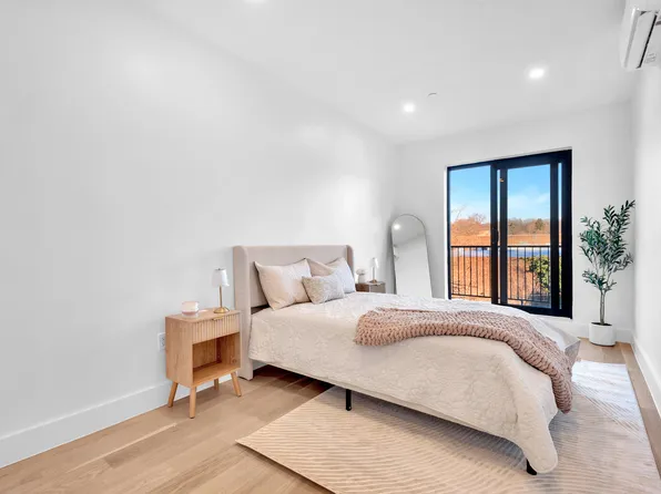 140 Moffat Street 2 image 1 of 7