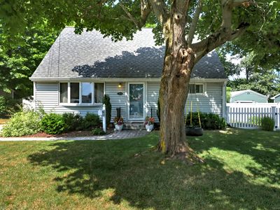 33 Sparrow Bush Lane, Milford, CT, 06460