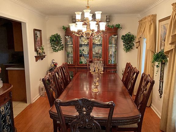 5th image of 62 Levens Ave