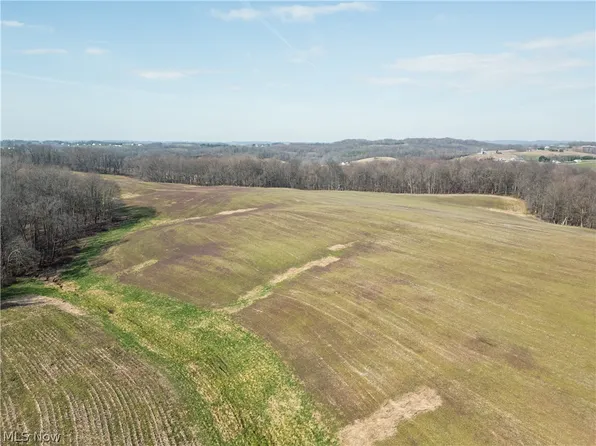 Pleasant Hill Dr SW, Fresno, OH 43824