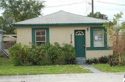 2nd image of 2218 Hope St
