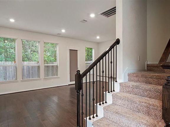 4th image of 708 Ivory Manor Dr