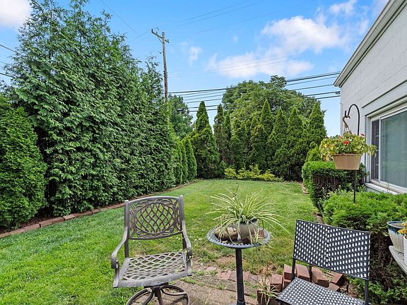 4th image of 604 Charette Pl