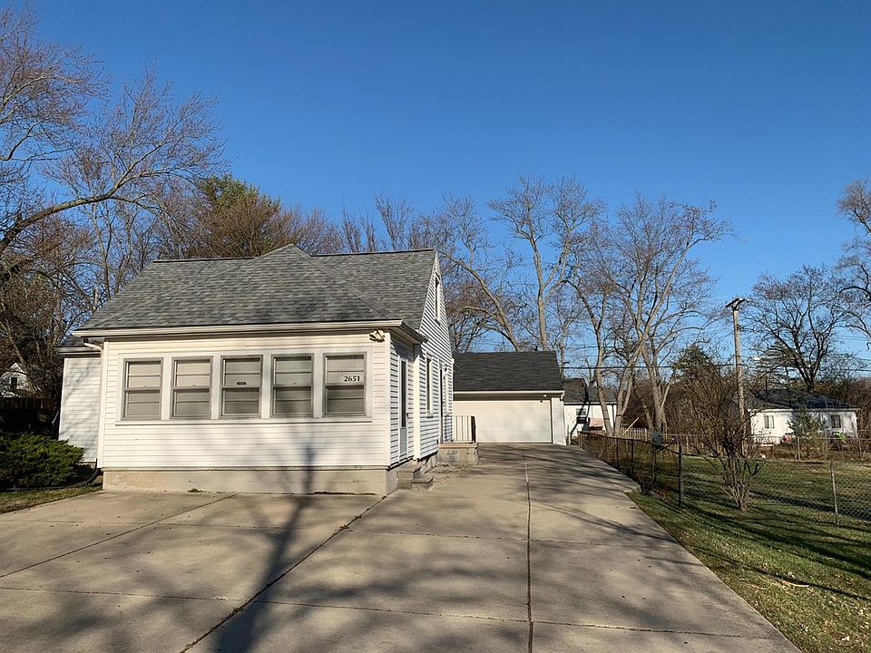 1st image of 2651 Parkwood Ave