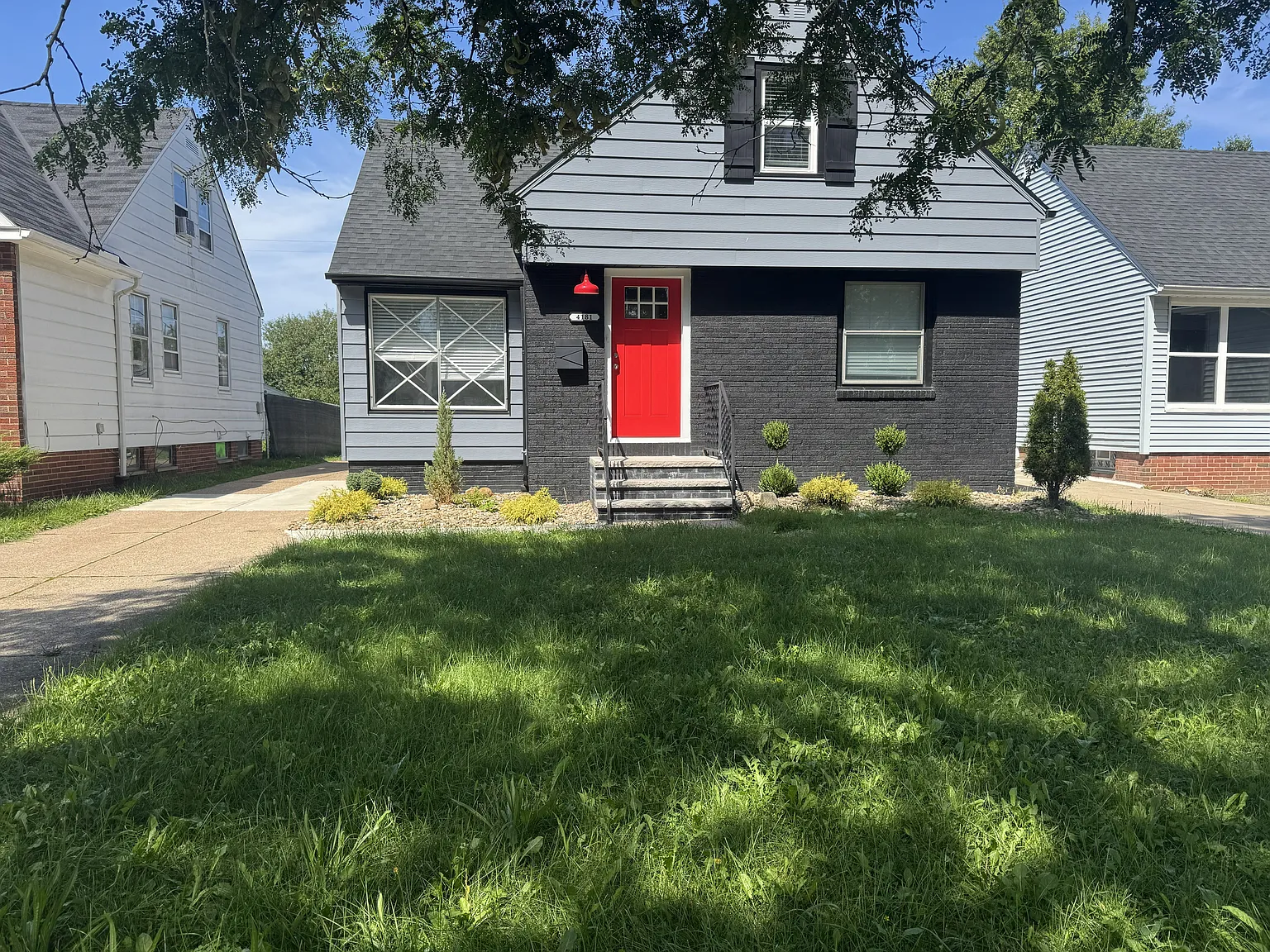 3 bed, 2439 sqft, $2,100 — Photo 2