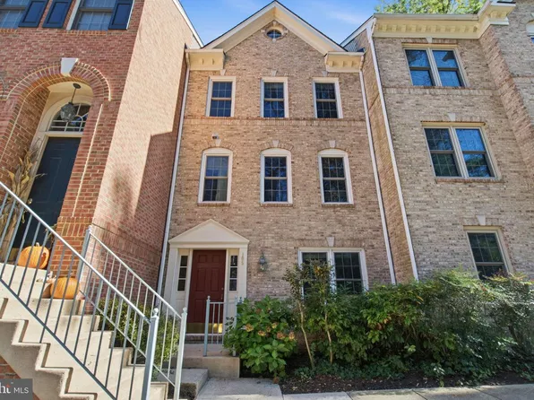 105 Rees Pl, Falls Church, VA 22046