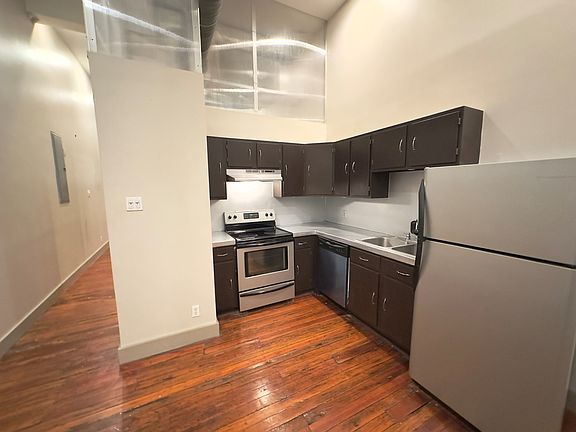 5th image of 321 S Flores St #106