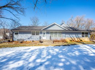 847 W Devonshire Rd, Delafield, WI 53018