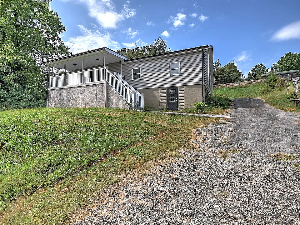 1216 Leeland Dr