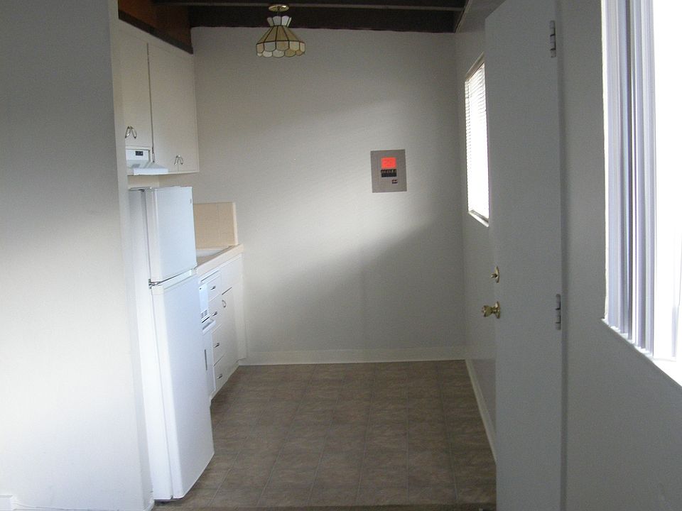 2nd image of 960 W Weddell Dr APT 4