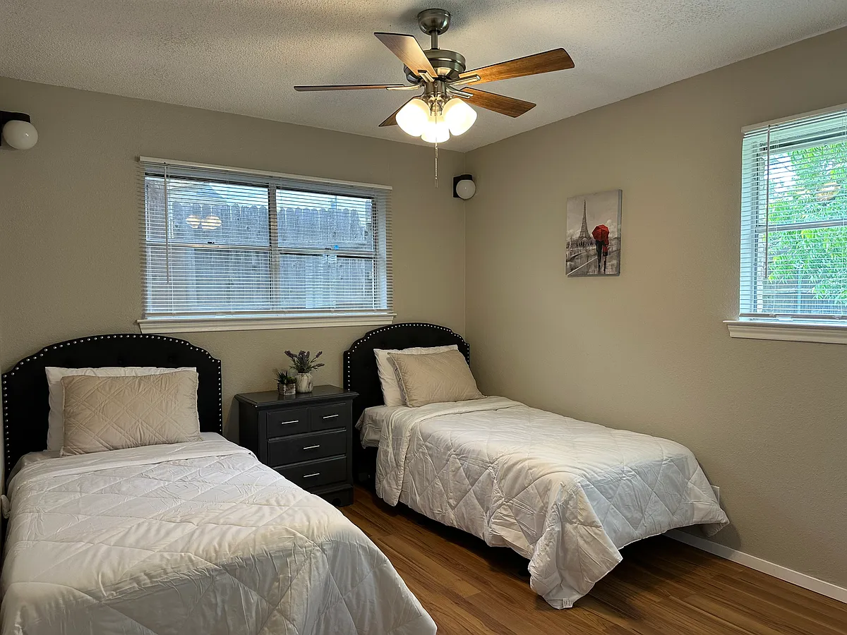 Building Photo - 1607 Sagebrush Trl