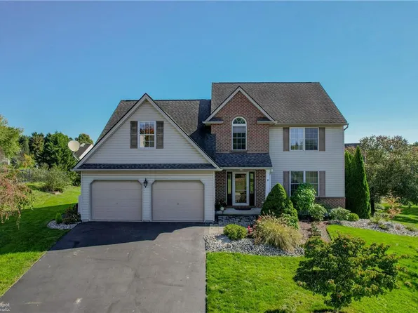 5141 Arrowhead Dr N, Schnecksville, PA 18078