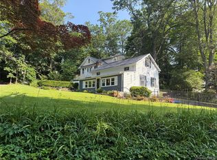 1 Hillside Ln, Huntington, NY 11743