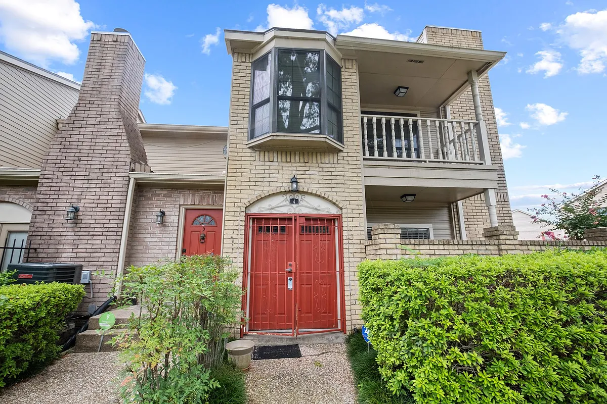 Building Photo - 7350 Kirby Dr #4