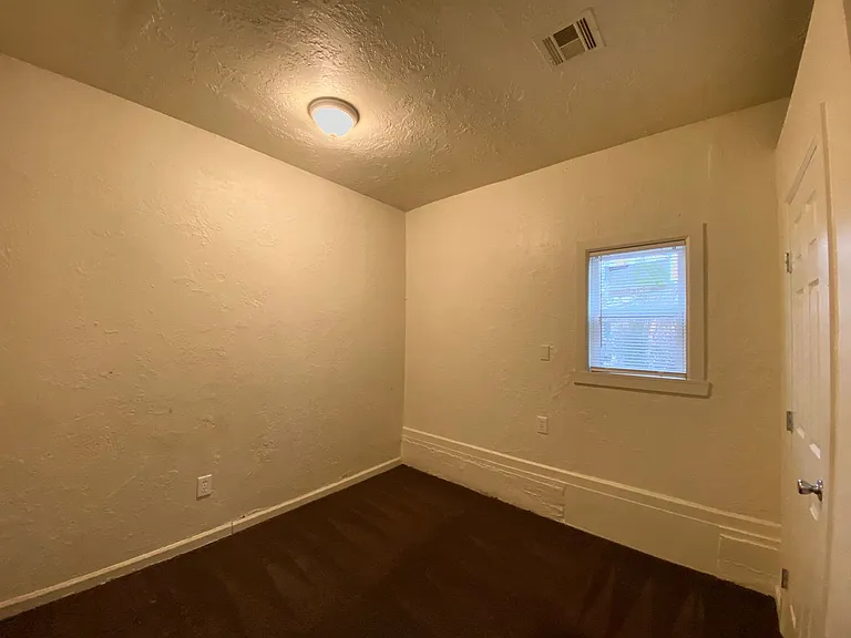 1320 Campbell Rd — Photo 5