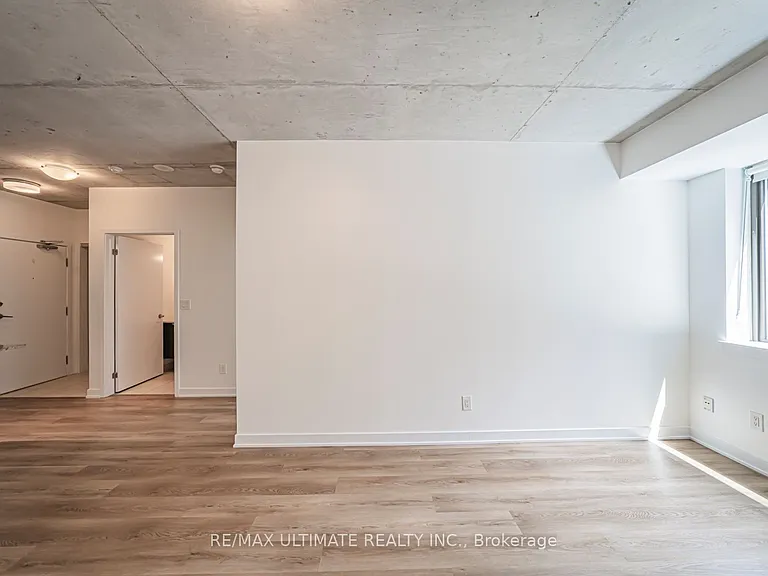 400 Wellington St W #306 — Photo 12
