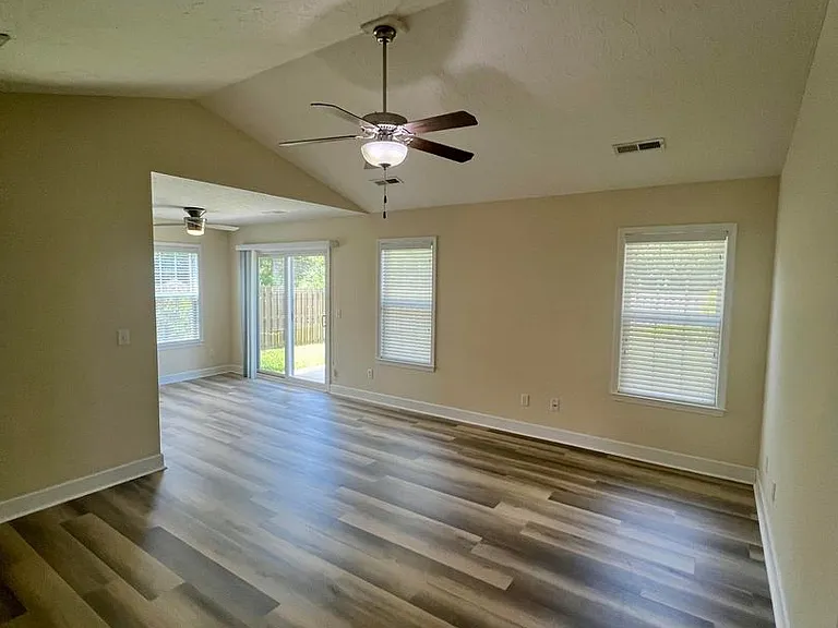 824 Rolling Pines Loop Rd — Photo 2