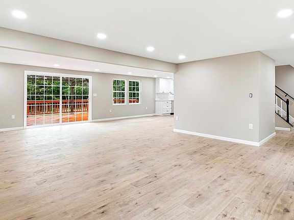 4th image of 5427 Chatterbird Pl