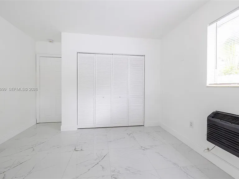 979 SW 10th St #4 — Photo 10