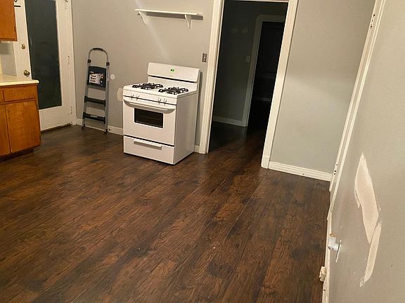 5th image of 2062 Sere St