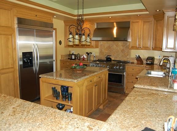 5th image of 219 Whispering Oaks Dr