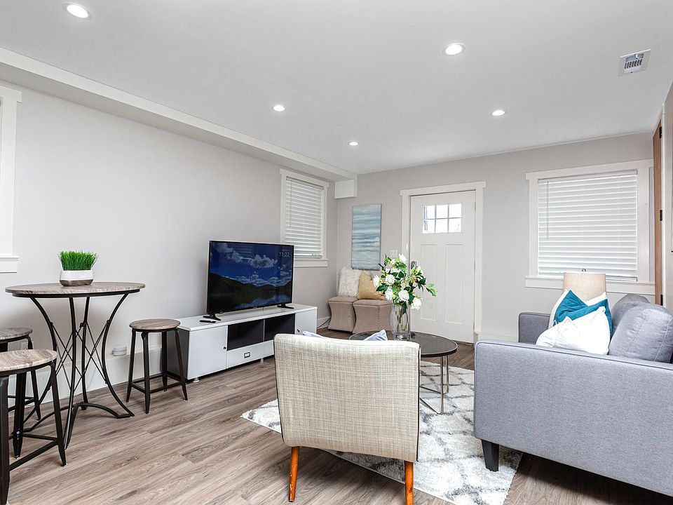 1st image of 201 Girard St Unit 2