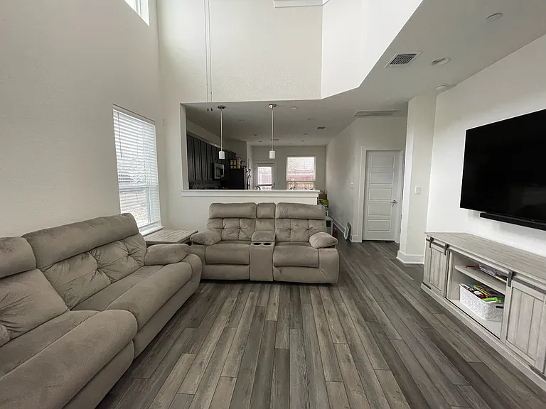 11308 Gadsen Ln — Photo 5