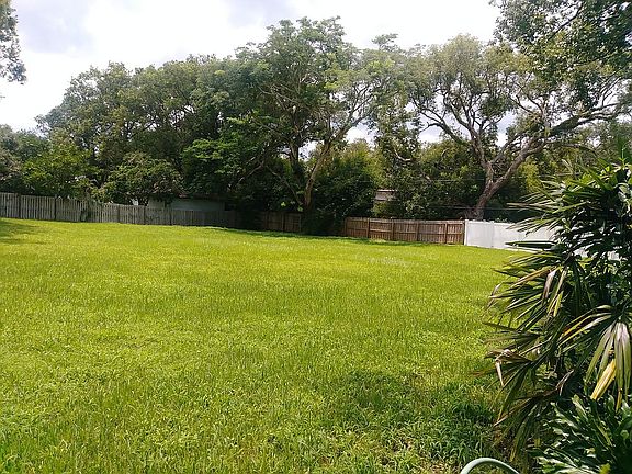 2nd image of 2611 Parkland Dr