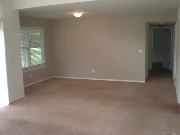 5th image of 30W040 Mayfair Ct