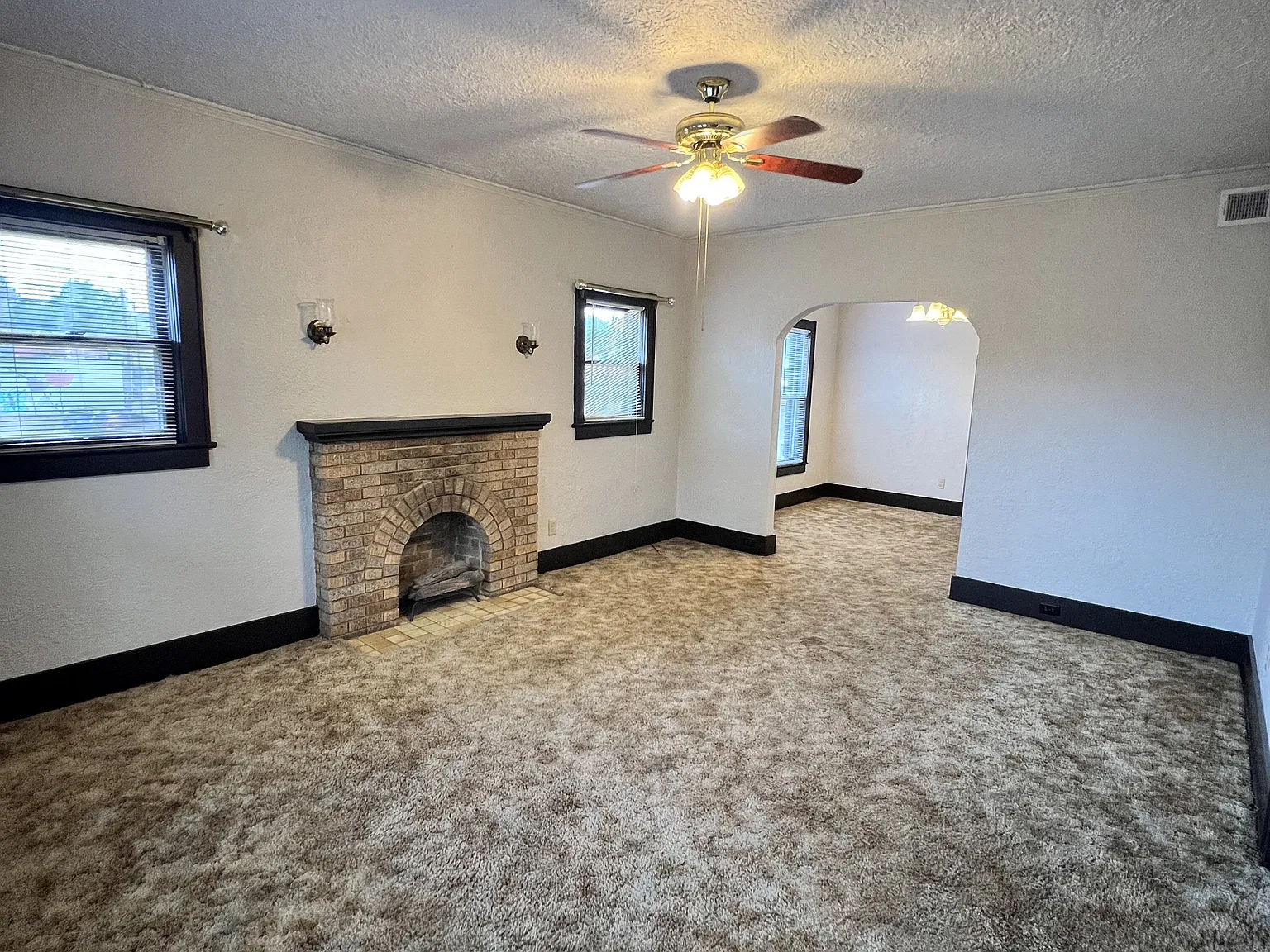 201 South Cravens Street - 3 — Photo 2