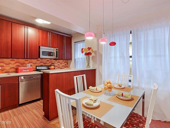 3rd image of 45 W 54th St #9A
