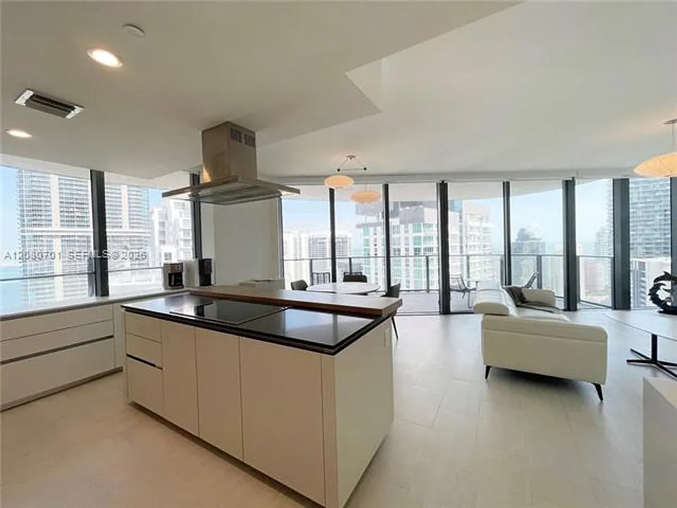 1000 Brickell Plz #CU-4301