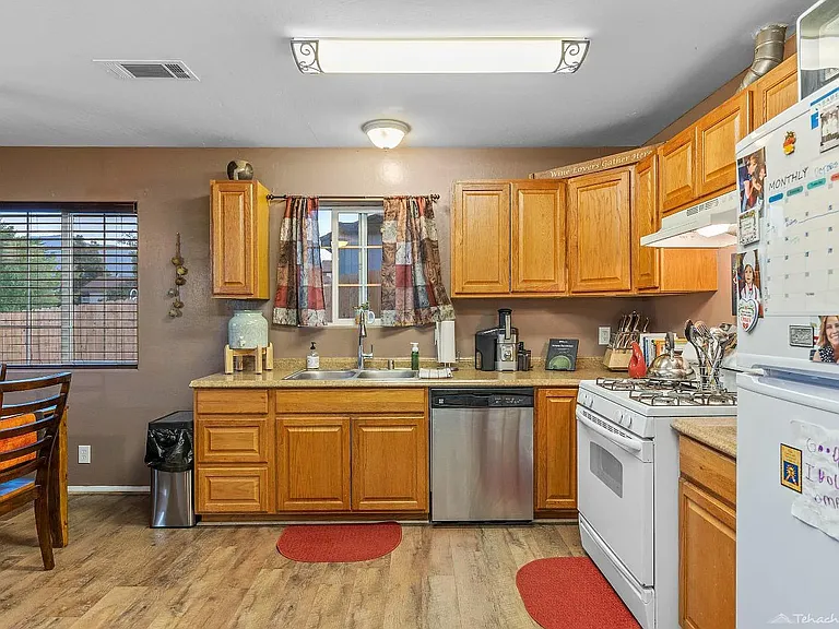 21620 Loop St — Photo 15